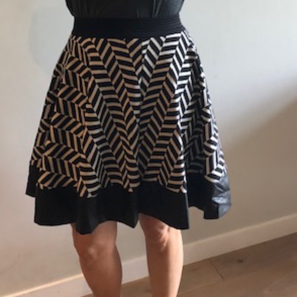 Designer Italian skirt - Picture 3 of 12